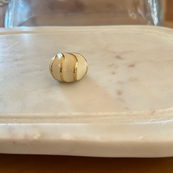 Coach ivory size 7 gold plated ring. - Picture 3 of 10